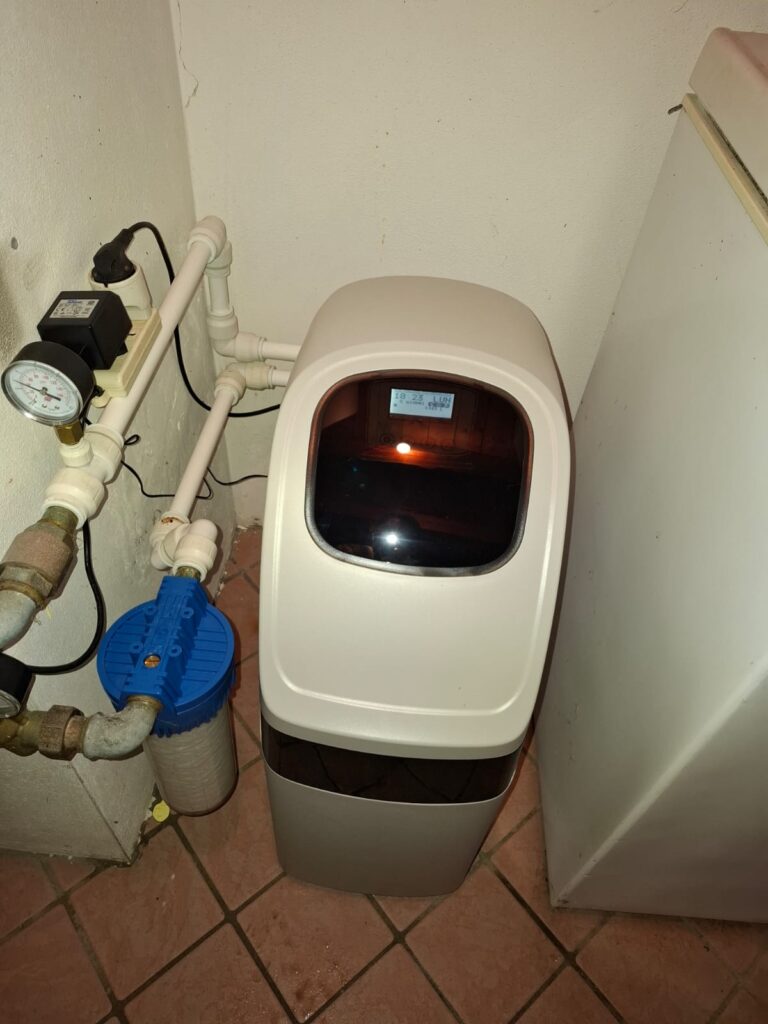 Installazione di un depuratore ad osmosi inversa sotto il lavello